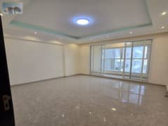 شقة واسعة بغرفتي نوم للإيجار | تكييف مركزي | موقف سيارات خاص | الروضة 3