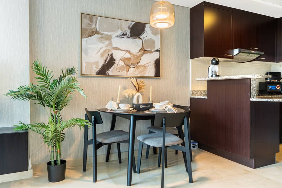 8 Dining 3. jpg