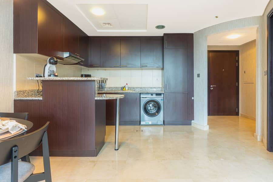 10 Kitchen 1. jpg