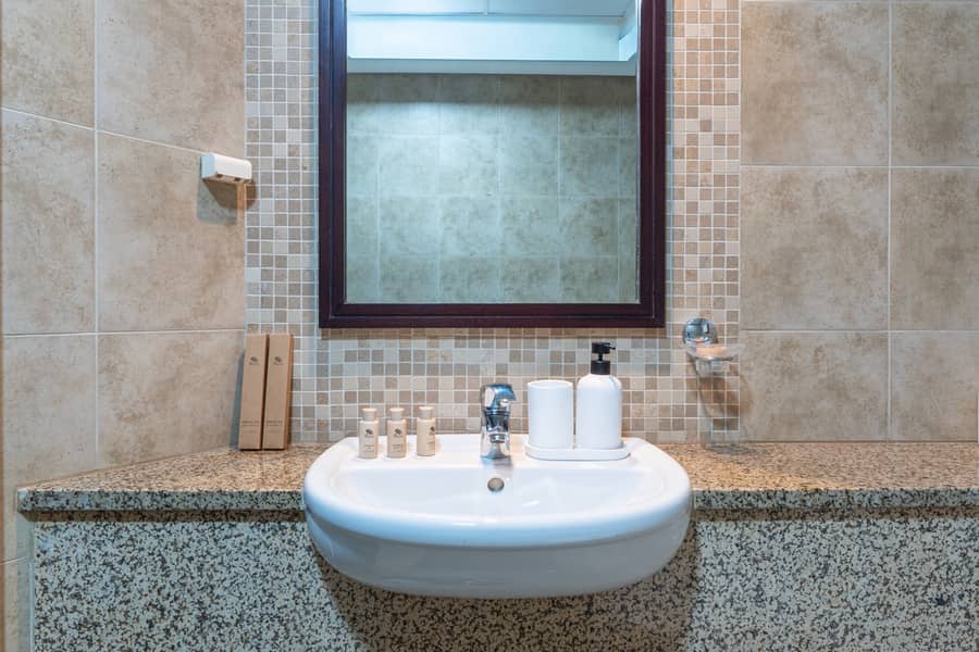 14 Washroom 2. jpg