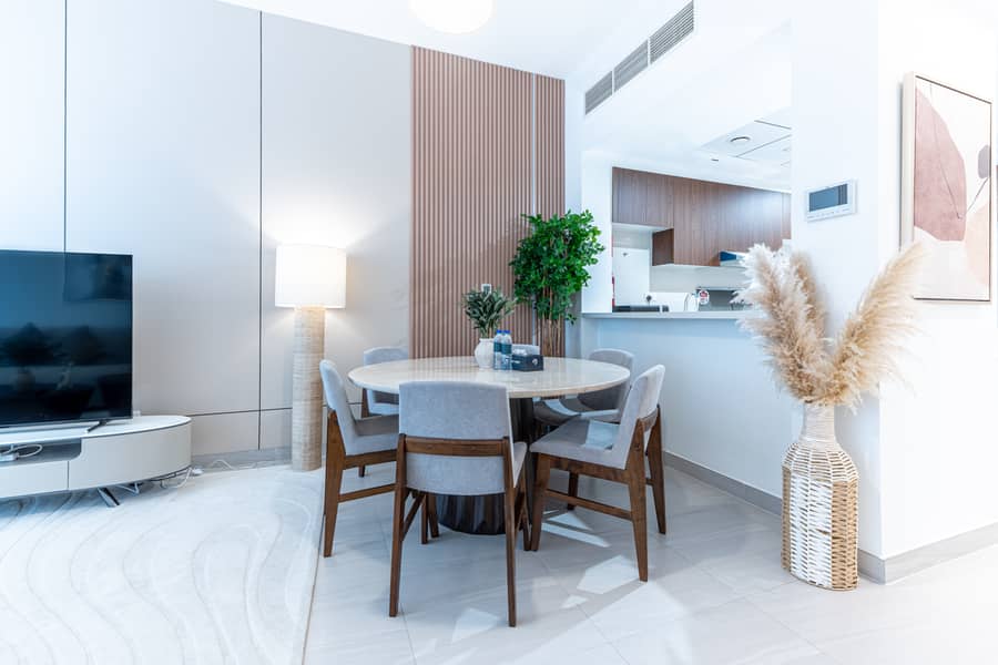 7 Dining 2. jpg