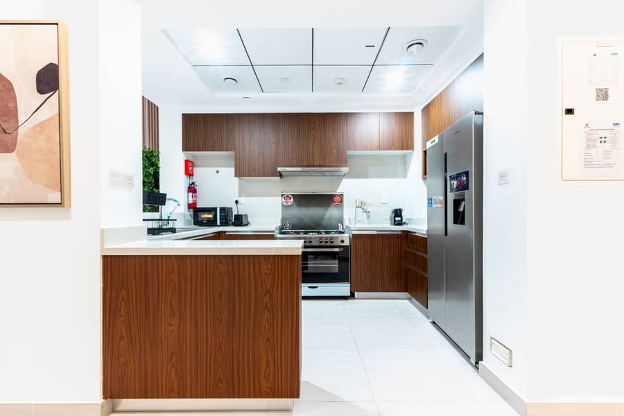 32 Kitchen 2. jpg