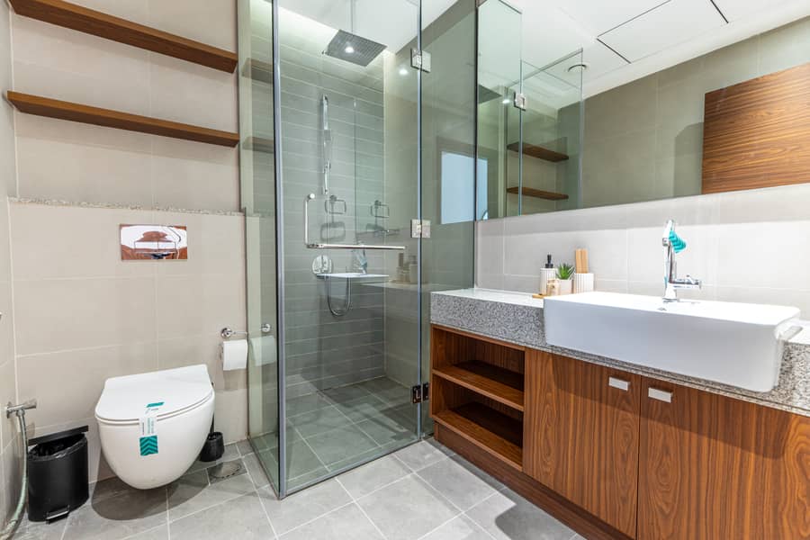 18 Washroom 2. jpg