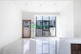 No Commission | Corner Unit 4BR | Single Row | Modern Design