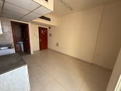 استديو بموقع مميز بجوار شارع الشيخ عمار