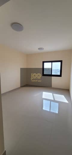 شقة غرفتين وصالة للإيجار في أم القيوين موقع مميز قرب الجسر