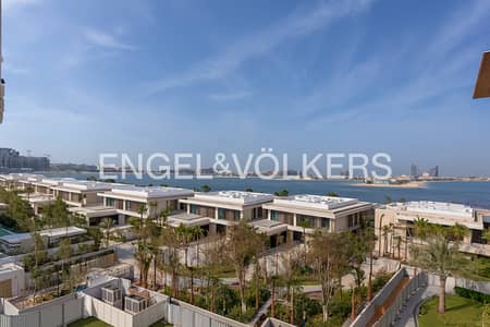2 Bedroom Flat for Rent in Palm Jumeirah, Dubai - Sea View | Private Beach | Palm Crescent