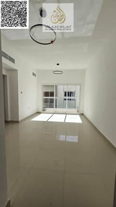 للايجار السنوي في عجمان موقع استراتيجي على مخرج شارع الشيخ محمد بن زايد مباشرة شقة غرفة وصالة – أول ساكن بتشطيبات راقية ومساحات واسعة، مناسبة لل