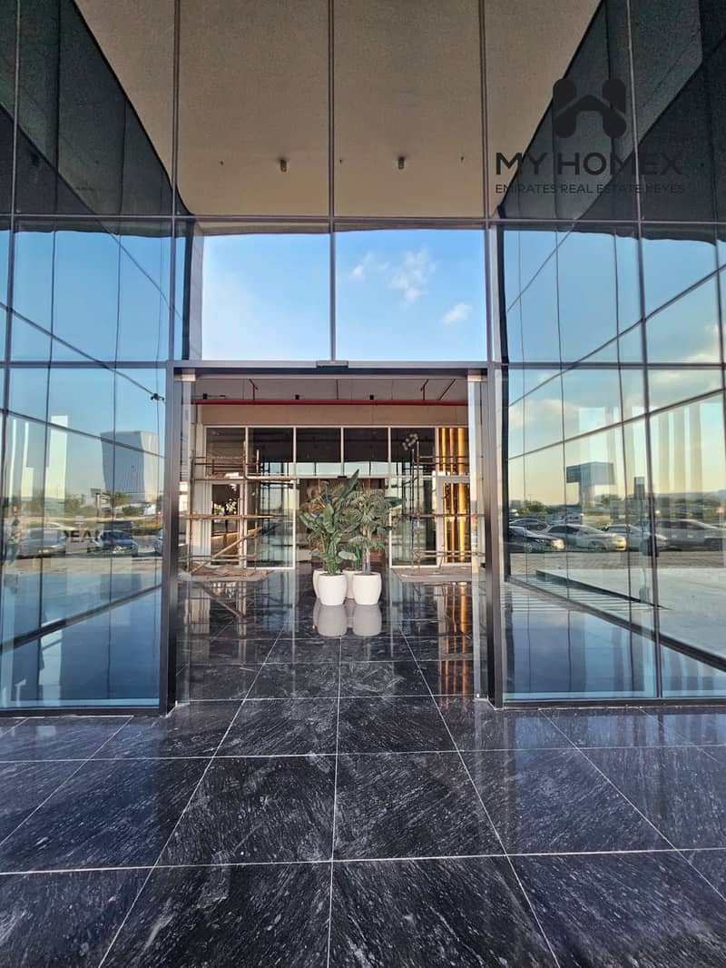 EXECLUSIVE | MOTIVATED SELLER | SPACIOUS LAYOUT - Image 28