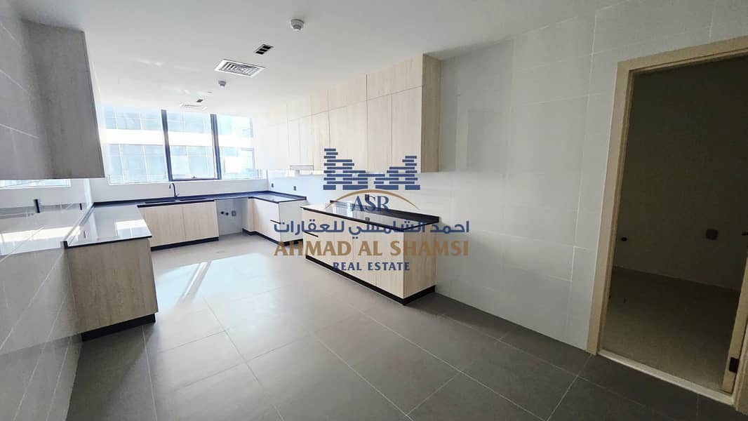 Modern Design || Brand New || 3BHK + Maid || All Master || Fully Sea View || Huge Terrace || Gym, Pool, Play Area || 2 Parking || Available On Very Prime location - Image 5