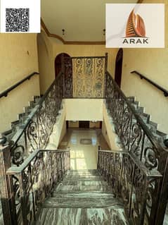 فيلا سكنية وتجارية للإيجار في منطقة الجرف بعجمان، تقع على شارع رئيسي بموقع مميز