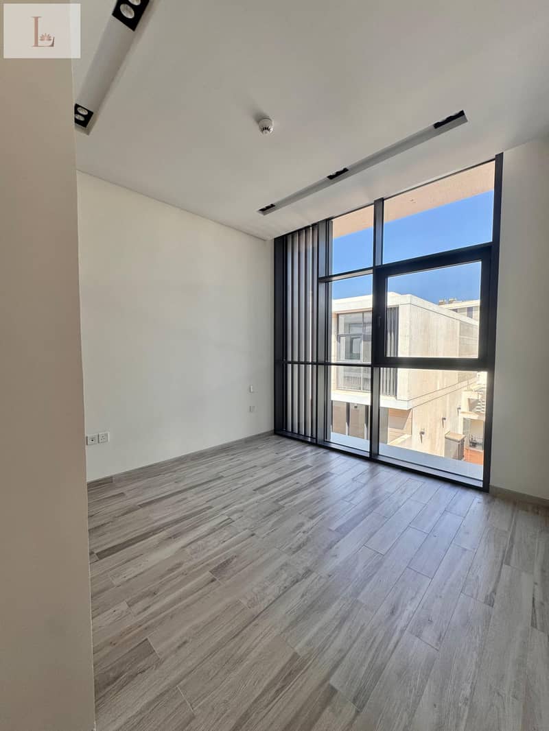 Ultra-Luxury Beachfront 4BHK Duplex | Private Beach Opp Wynn Casino - Image 17