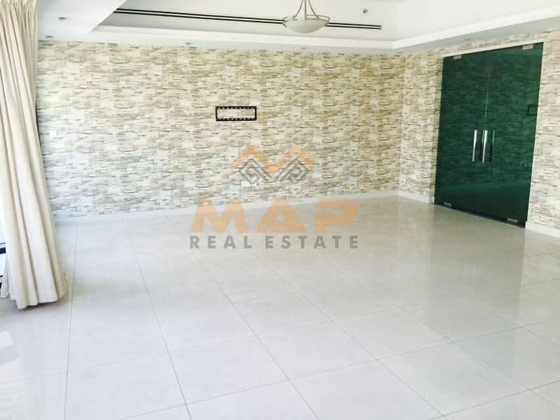3bhk + maids room on middle floor with kitchen appliances