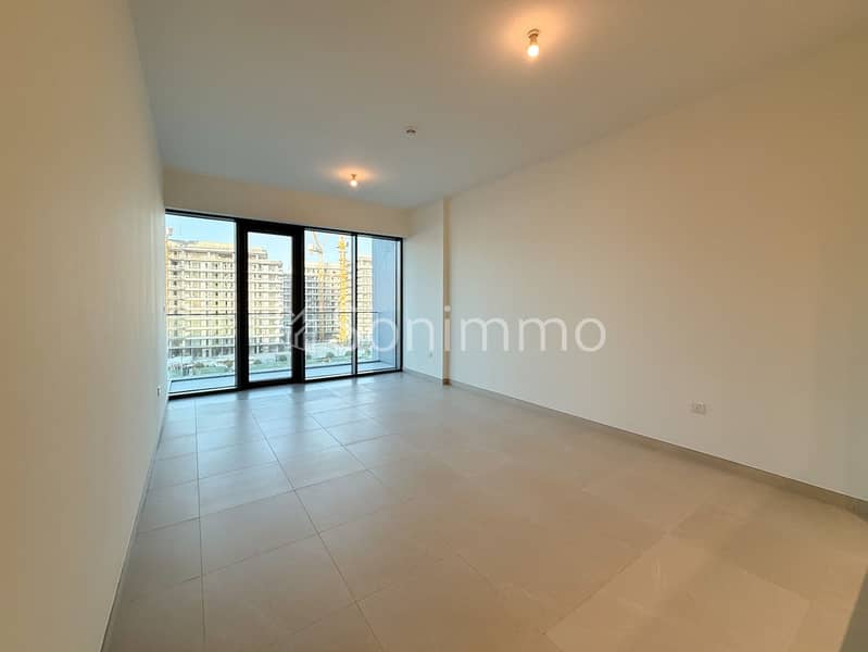Canal-Front 2BR | Spacious Layout | Prime Location - Image 2