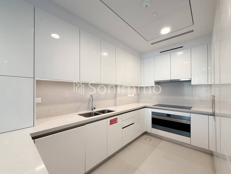 Canal-Front 2BR | Spacious Layout | Prime Location - Image 5