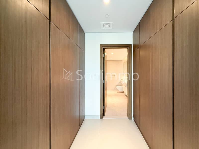 Canal-Front 2BR | Spacious Layout | Prime Location - Image 9