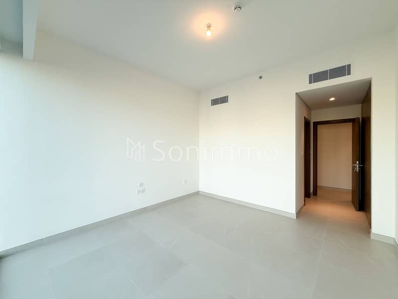 Canal-Front 2BR | Spacious Layout | Prime Location - Image 10