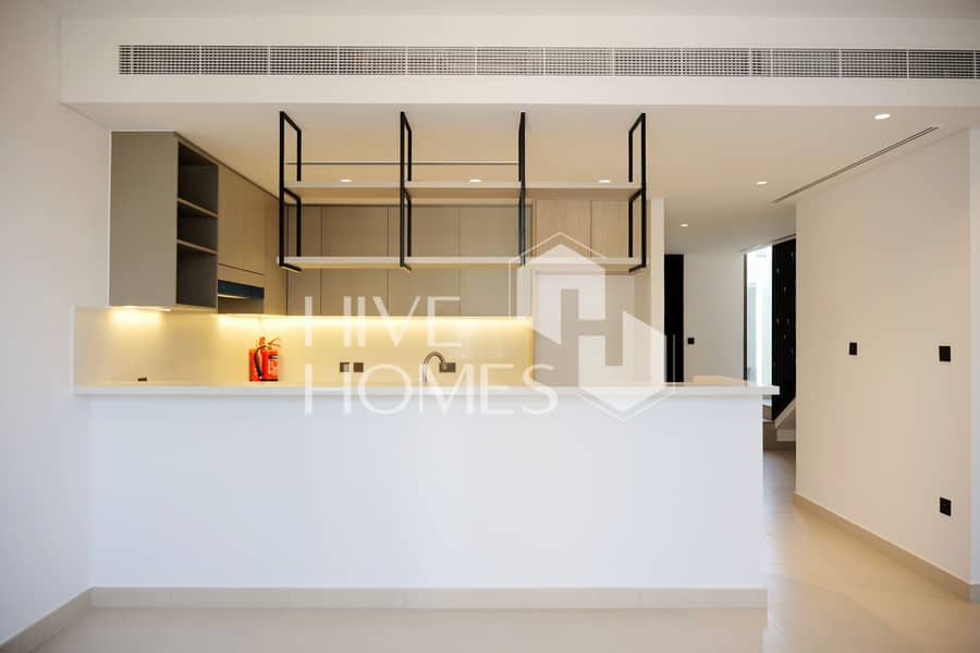 Single Row | Private Garden | Spacious Layout - Image 1