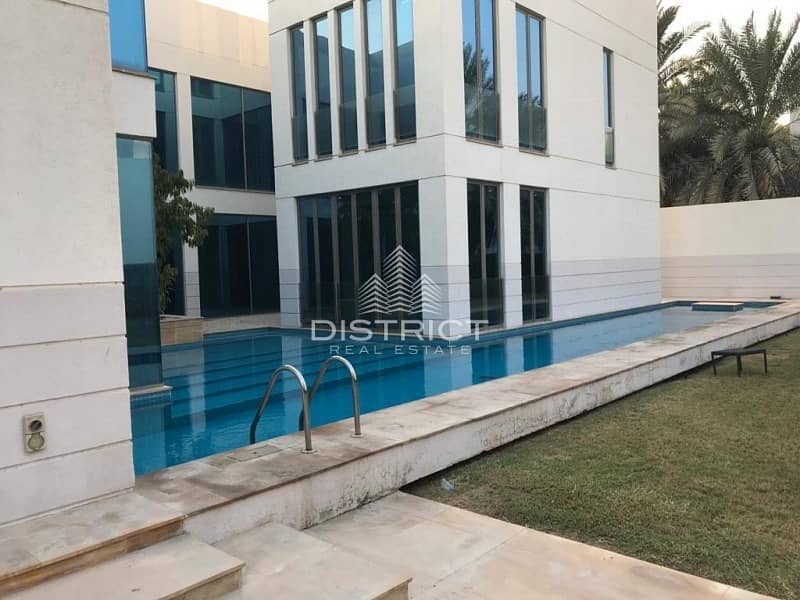 4 Bed Villa I Private Pool with Big Garden