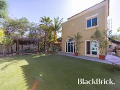 Spacious 5BR Villa | Prime Location Near Parks