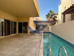 فيلا واسعة بأربع غرف نوم|مسبح خاص|موقفان للسيارات