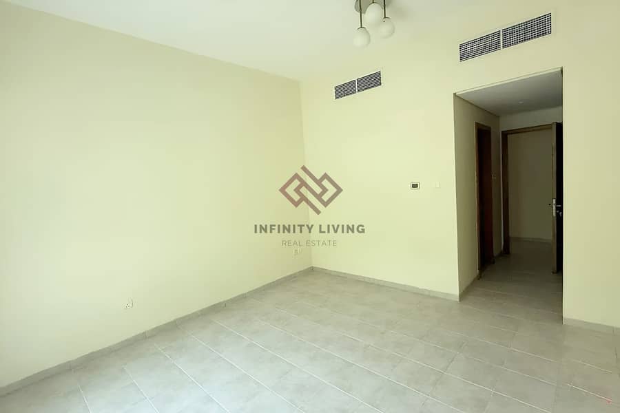 Spacious 1Bedroom Apartment For Sale | Next To Metro | Cash Buyer Only | Vacant On Transfer Spacious 1Bedroom Apartment For Sale | Next To Metro | Cash Buyer Only | Vacant On Transfer