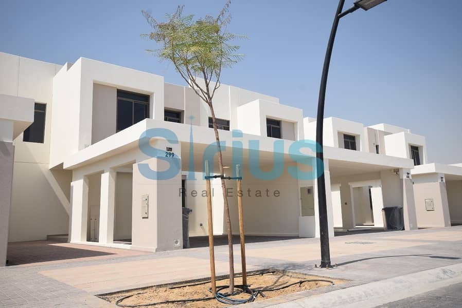 Luxury landscaped Villa with maid's room in Hayat