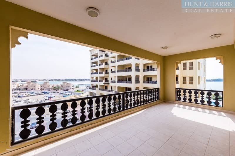 Partial Sea - Three Bedroom Apartment - Live by the Beach!