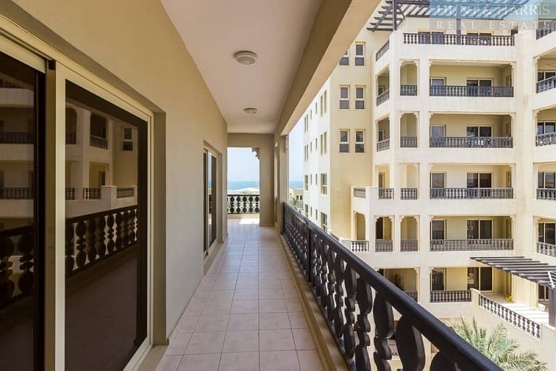 Spacious Living - Marina Apartments - Al Hamra Village