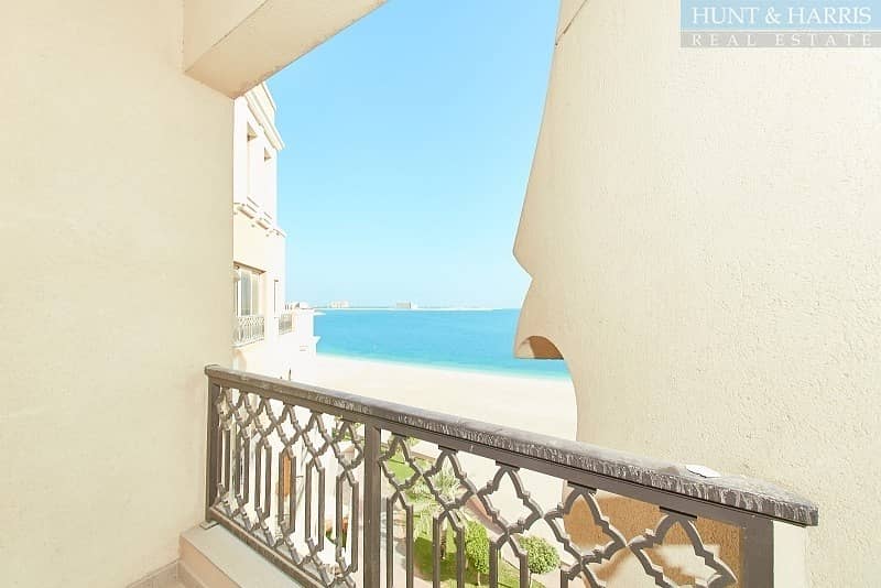 Large Studio with direct Sea Views - Freshly Maintained