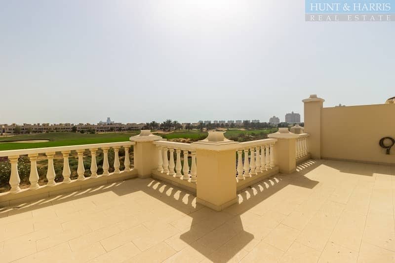 Four bedroom townhouse with a golf course and lagoon view