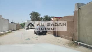 للبيع بيت في منطقة القادسية يتكون من ٧غرف مقسوم قسمين مؤجر ٤٠ الف قابل للزيادة المساحة ٦٧٠٠قدم مطلوب ٨٠٠ الف صافي للمالك ممكن ينزل ١٠ الف من السعر