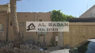 للبيع بيت في ام خنور بيت قسمين اول قسم ٣غرف وصالة ومجلس ومطبخ قسم ثاني في ٢ غرف وصالة ومطبخ في عدادين الكهرباء والماء مساحة 2500 قدم بيت فاضي مطلوب في 550000 الف