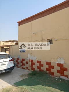 بيت للبيع في الغافيه 4 غرفه و صاله ومطبخ ومجلس بيت زاويه مساحه الارض 2500 السعر مطلوب 480000 الف سعر قابل