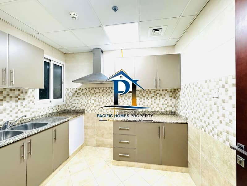 LUXURY 2 BEDROOM LIKE NEW BUILDING WITHGYM POOL AND COVERED PARKING