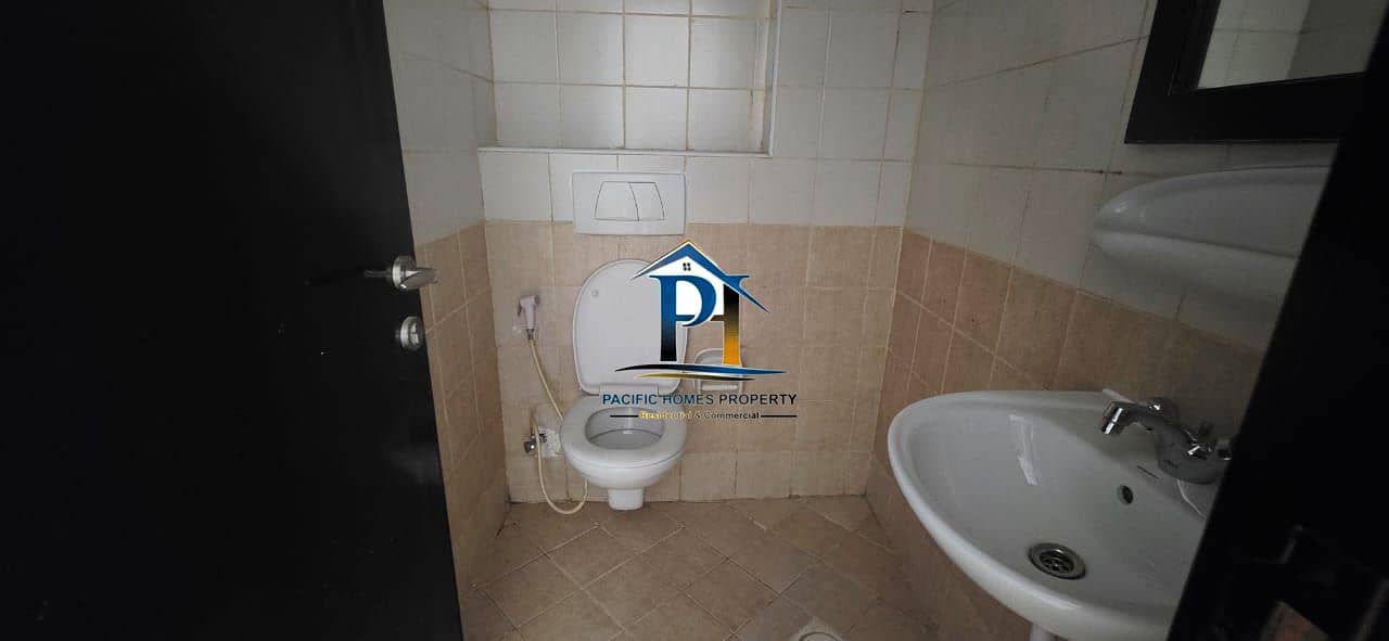 SPACIOUS LUXURY 2 BEDROOM 3 WASHROOM OPPOSITE TO POND PARK WITH GYM POOL PARKING - Image 7
