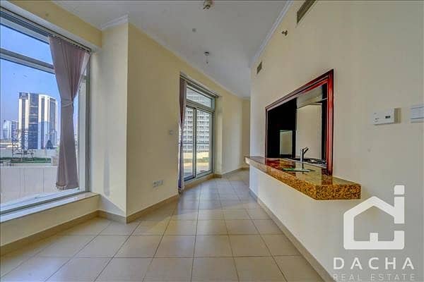 Spacious // 1BR Unfurnished // Burj View