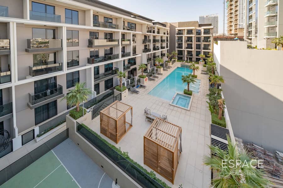 Upgraded Unit | Pool View | Spacious Upgraded Unit | Pool View | Spacious