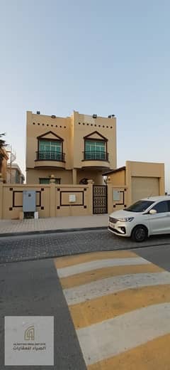 نقدّم لكم فرصة مميّزة لامتلاك فيلا سكنية في واحدة من أرقى وأهدأ مناطق إمارة الشارقة، منطقة الفشت، المعروفة بقربها من الكورنيش وأجوائها العائلية الراقي