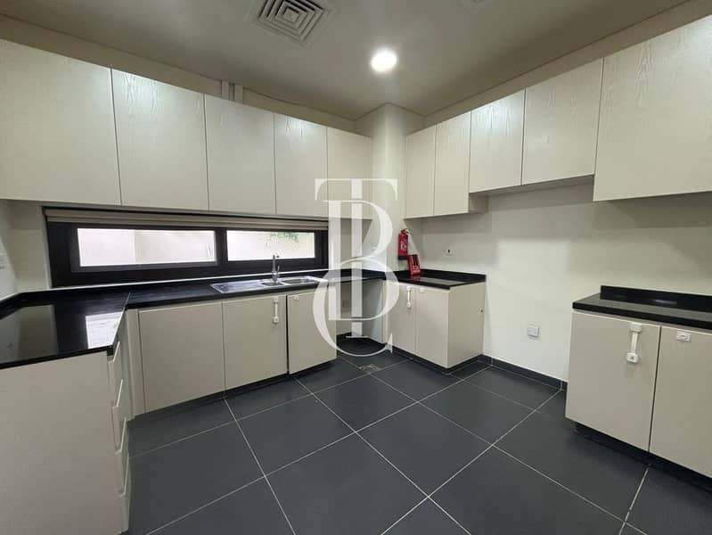 4 Bedroom Modern Townhouse | Perfect for Family