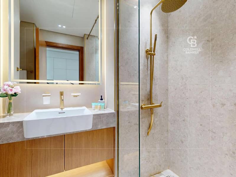 Luxury Living | Canal View | Prime Location - Image 8