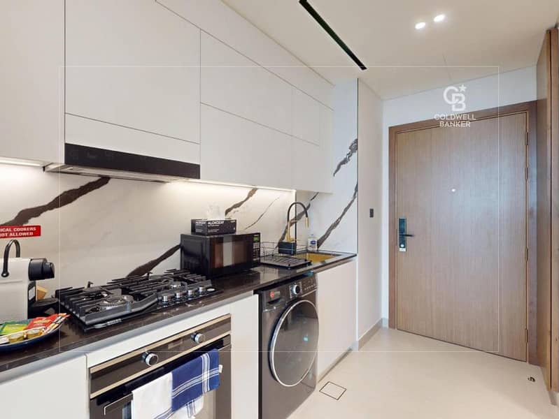 Luxury Living | Canal View | Prime Location - Image 9