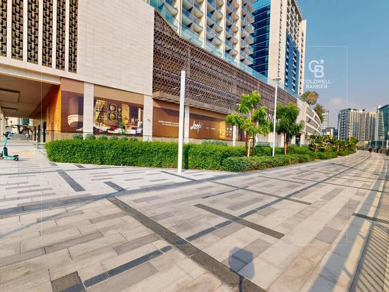 Luxury Living | Canal View | Prime Location - Image 16