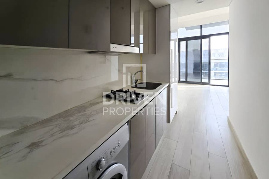 Ready to Move in | High Floor | Pool View - Image 6