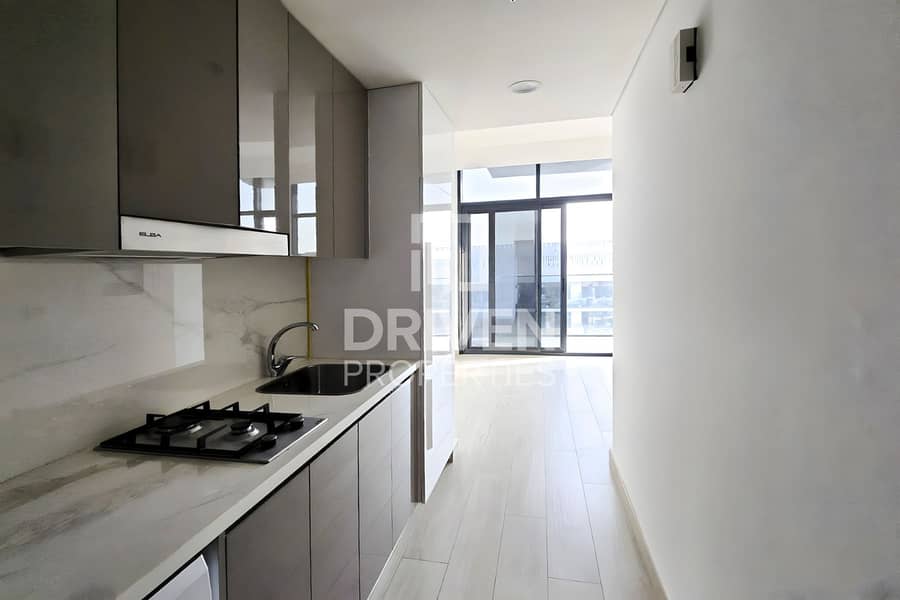 Ready to Move in | High Floor | Pool View - Image 7