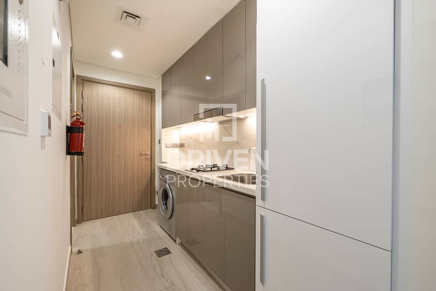 Ready to Move in | High Floor | Pool View - Image 8