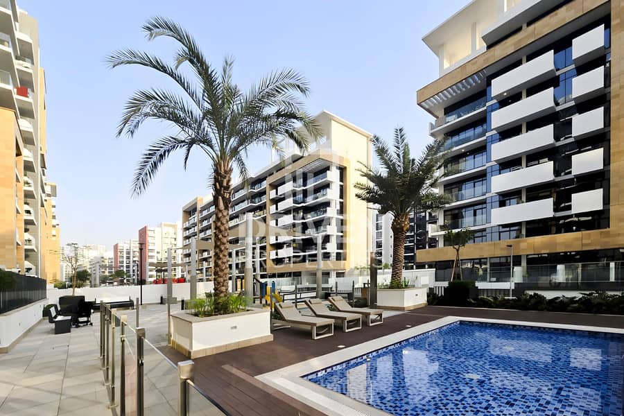 Ready to Move in | High Floor | Pool View - Image 11