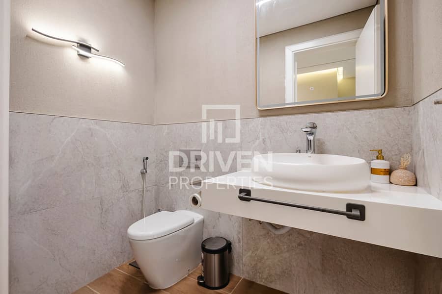 Prime Location | Canal View | Fully upgraded - Image 11