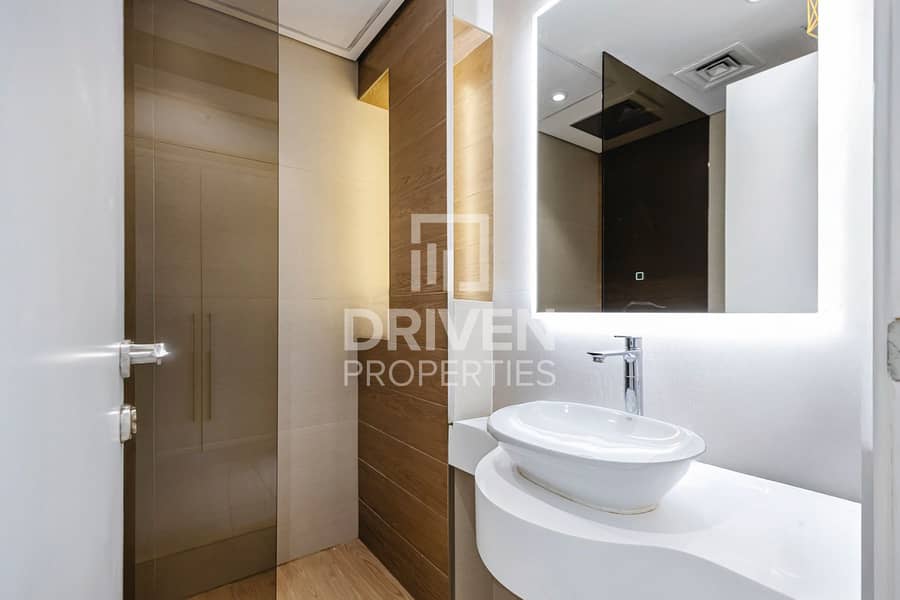 Prime Location | Canal View | Fully upgraded - Image 12