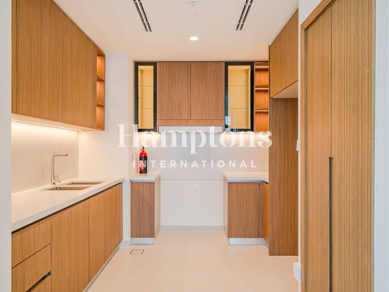 Luxury 1BR | Huge Layout | Prime Location